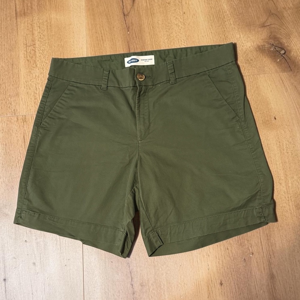 Old Navy Everyday Short Olive Green Mid 
Rise Size 12